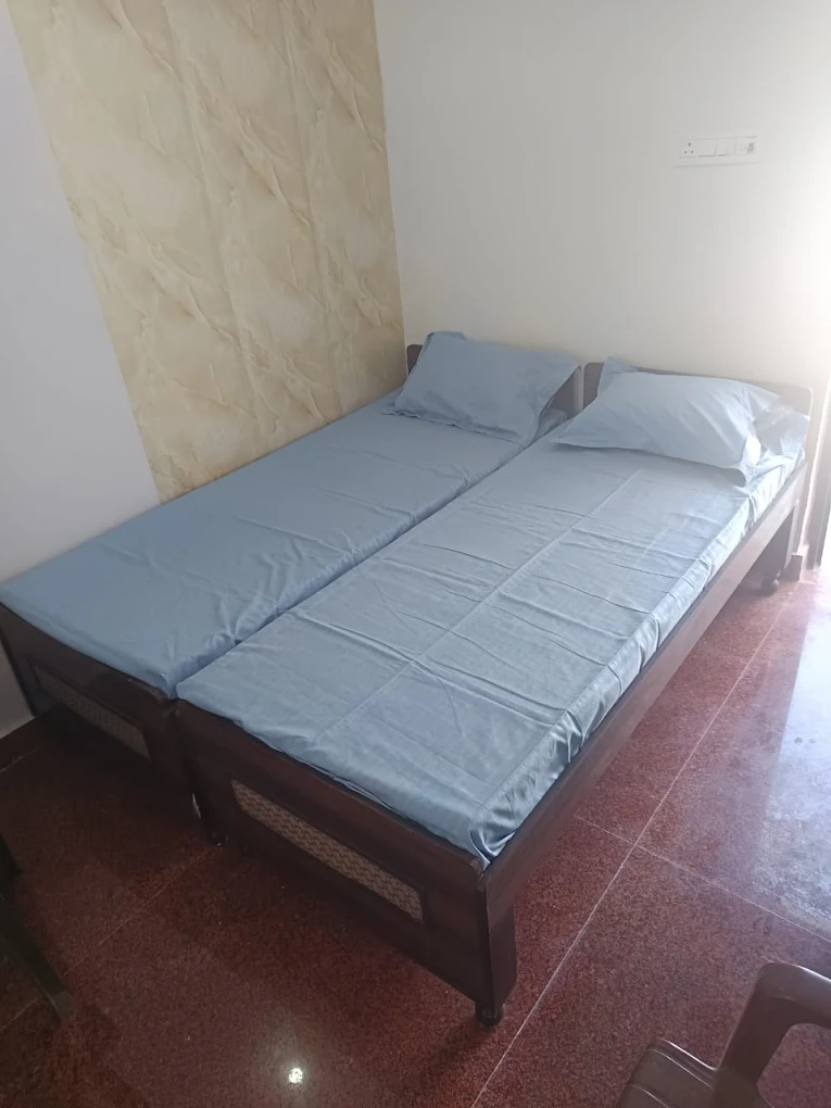 Twin Bed Room